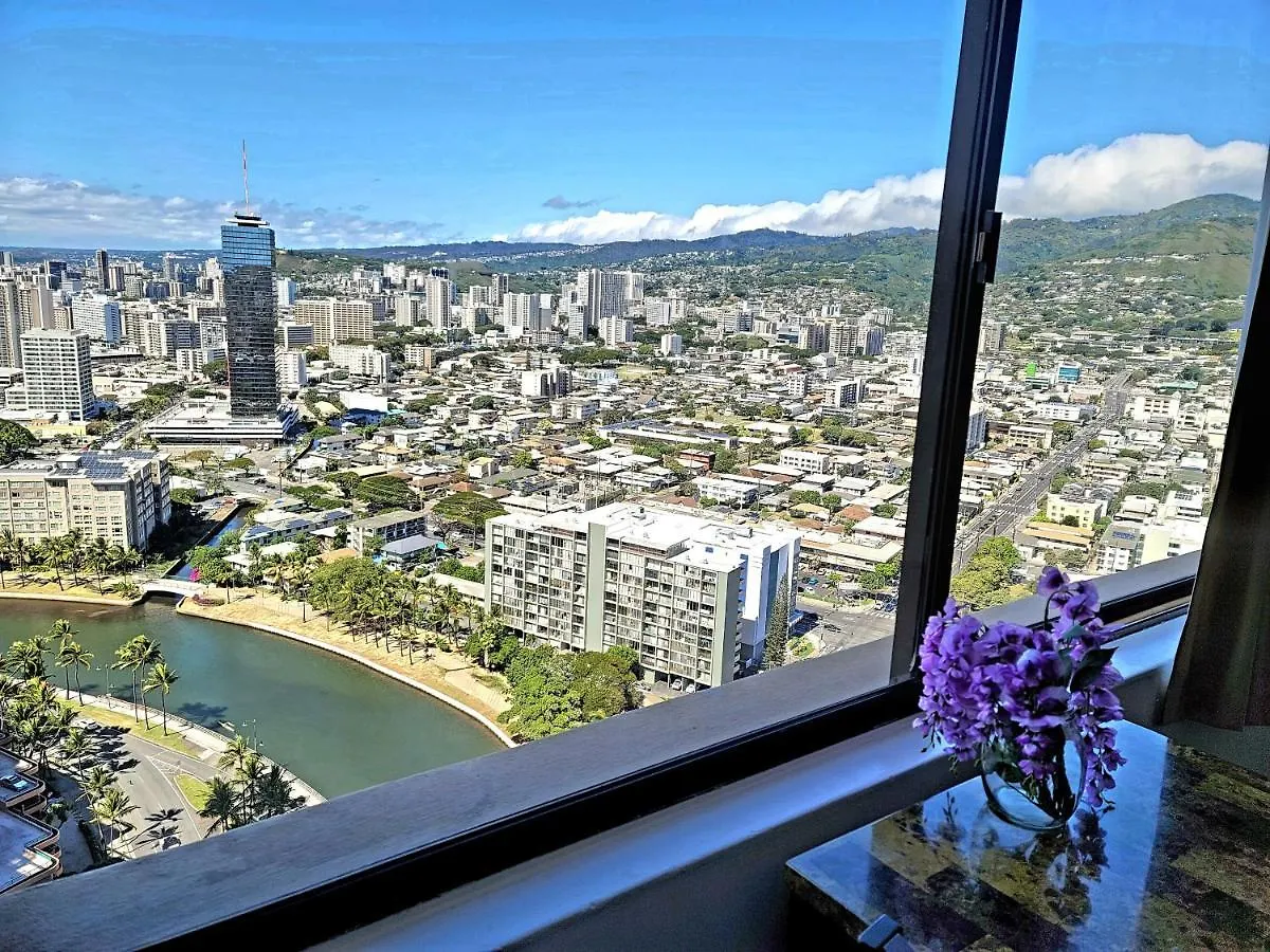 Waikiki Condo High Floor Views Beaches Convention Center Honolulu Daire
